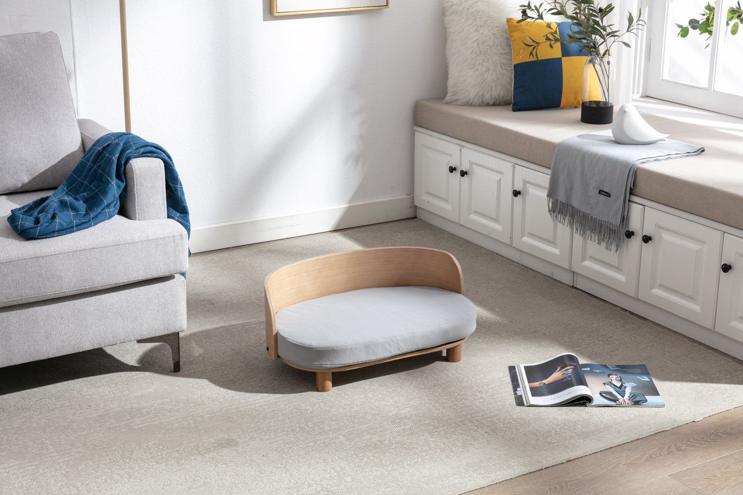 Kova Scandinavian Pet Sofa – Walnut Frame with Velvet Cushion & Curved Backrest