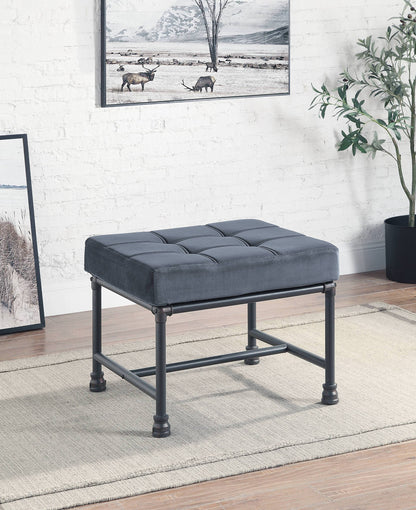 Veylor Ottoman – Stormvelvet Top, Sandrift Base