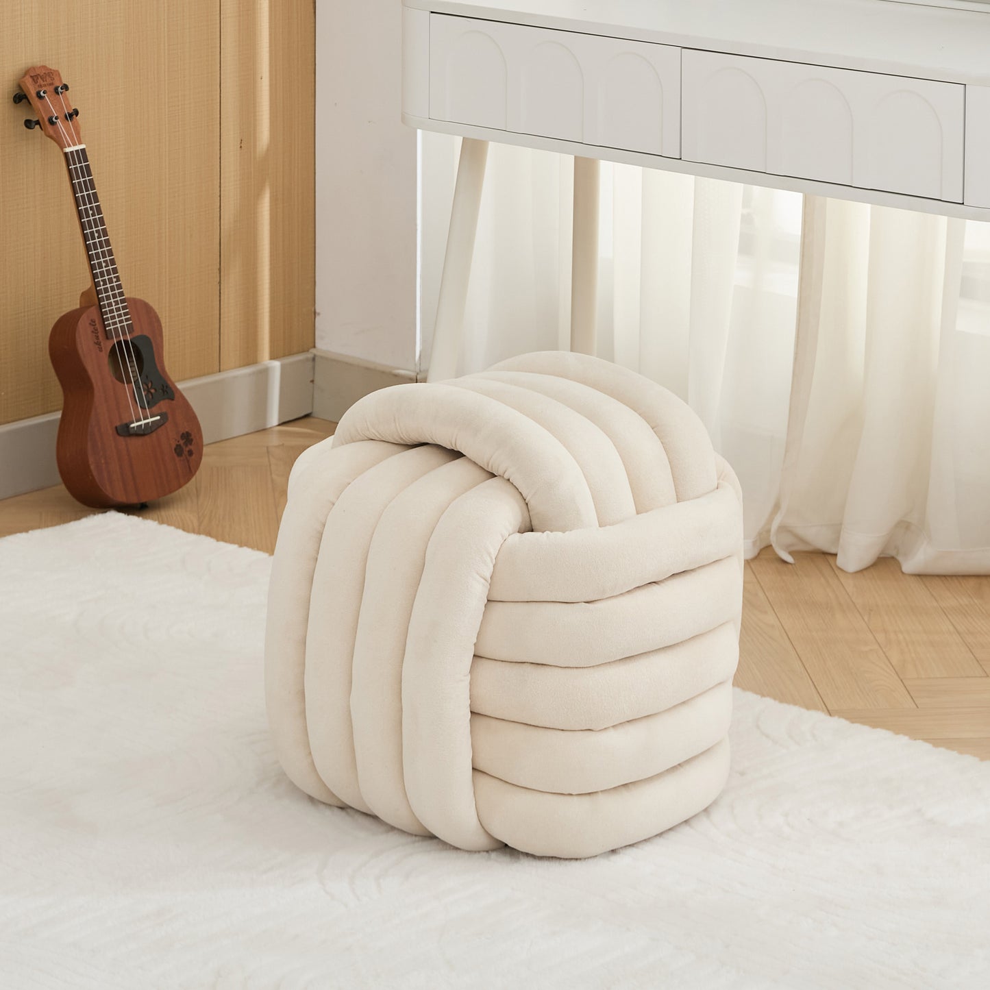 Knuvia Stool – Sandchenille Wrap, ArtKnot Form